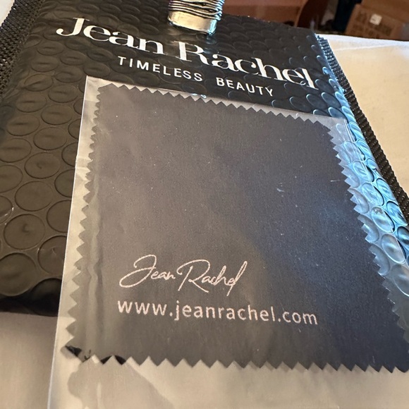 New ring - Picture 2 of 3